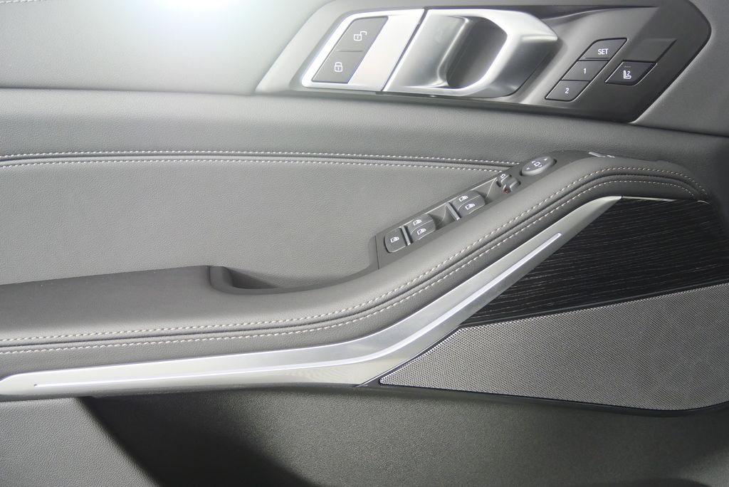 Thumbnail: 2026 BMW X5 - 9