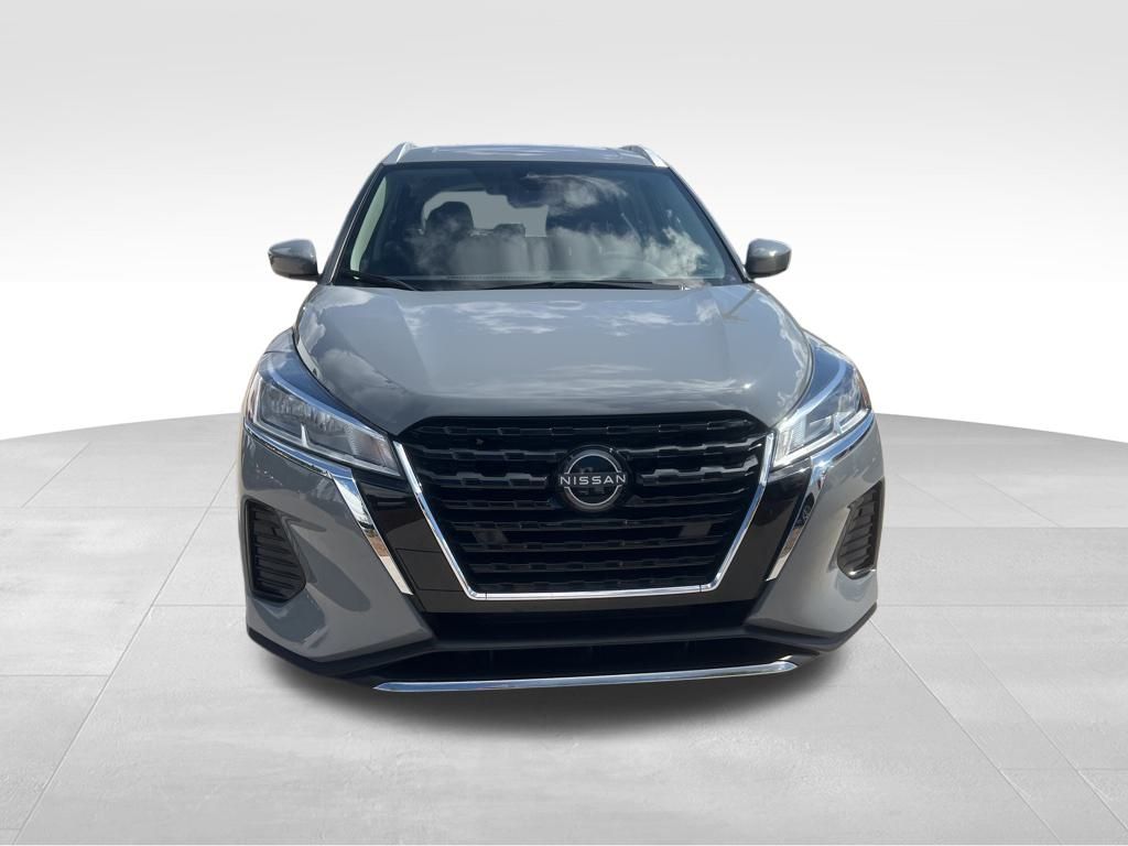 2024 Boulder Gray Pearl Nissan Kicks SV FWD SUV