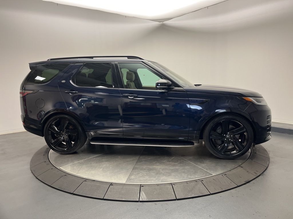 Thumbnail: 2023 Land Rover Discovery - 6