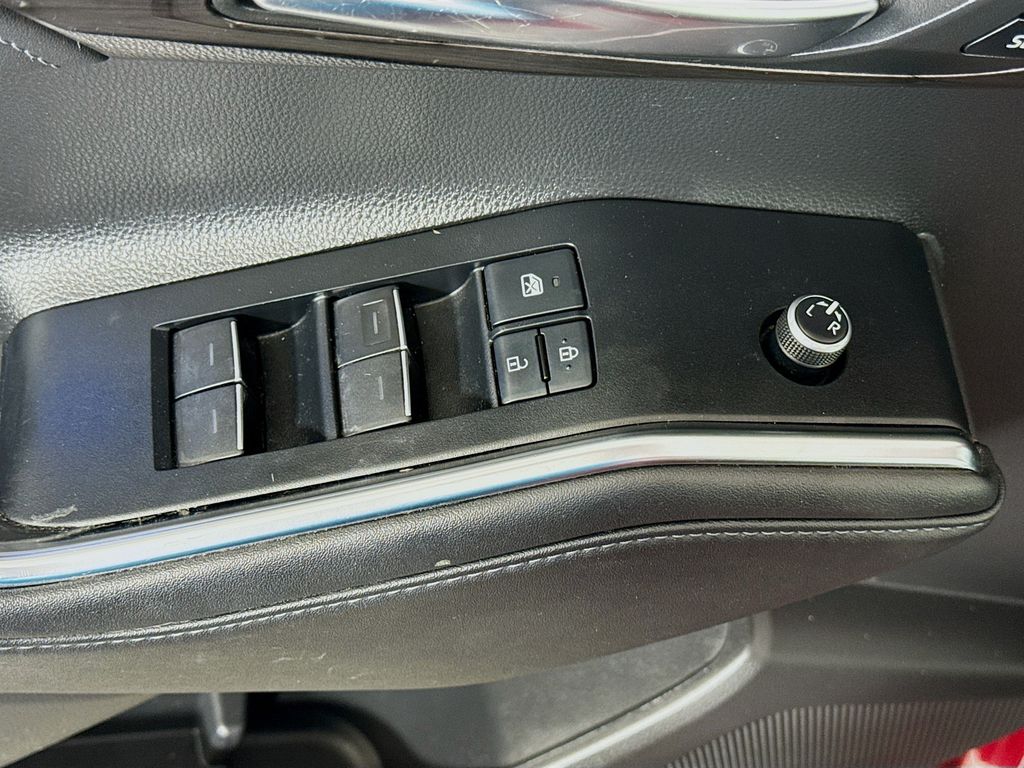 Thumbnail: 2020 Toyota Highlander - 18