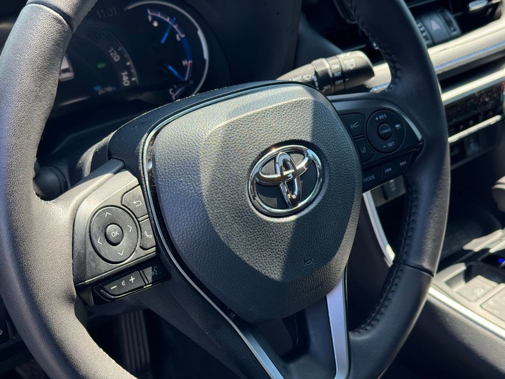 2025 Toyota RAV4 Hybrid XSE Wind Chill Pearl/Midnight Black Metallic - Jim Hudson Acura - Image 16