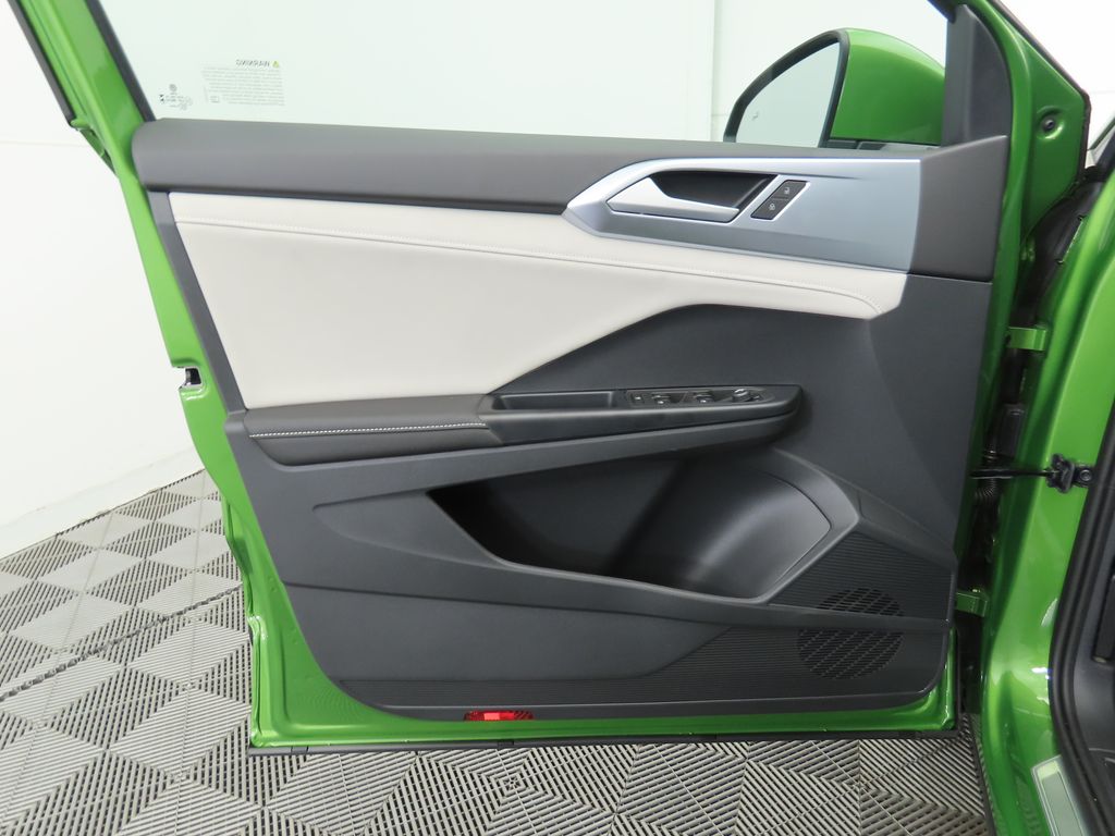 Thumbnail: 2025 Volkswagen Taos - 25