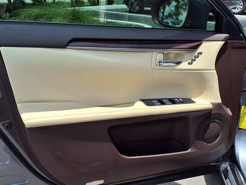Used 2017 Lexus ES Sedan
