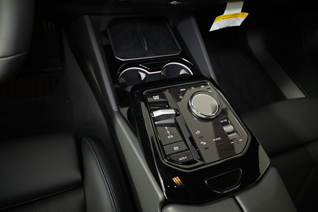 Thumbnail: 2027 BMW i5 - 19