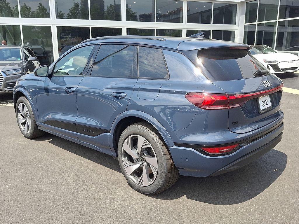 2025 Audi e-tron Premium 4