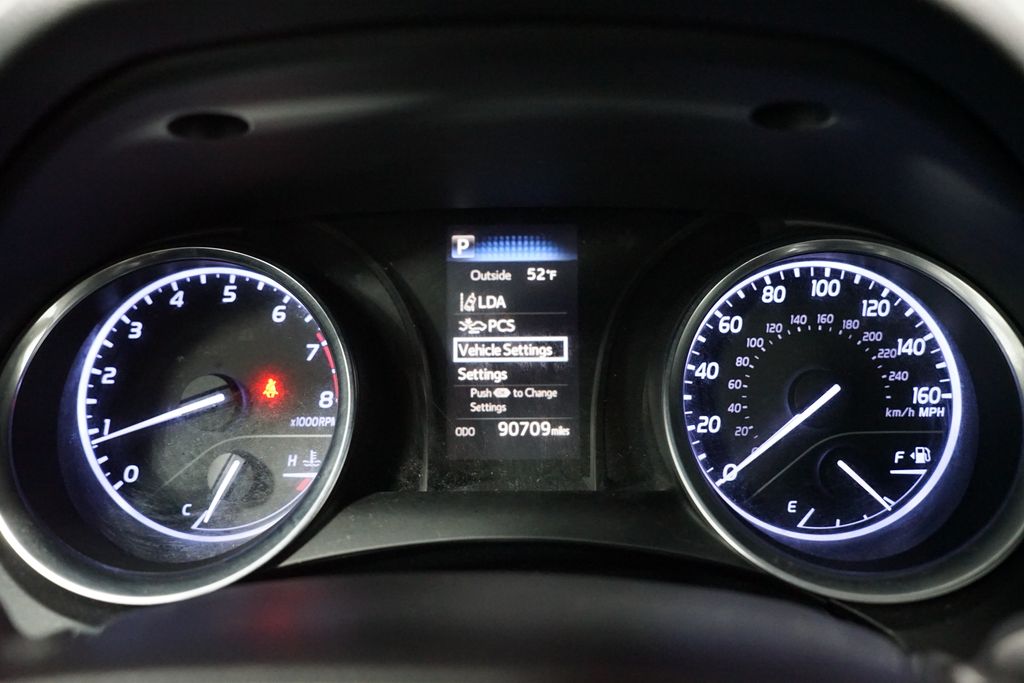 Thumbnail: 2018 Toyota Camry - 16