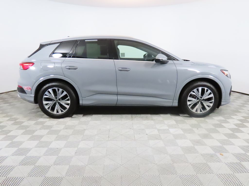 Thumbnail: 2023 Audi Q4 e-tron - 6