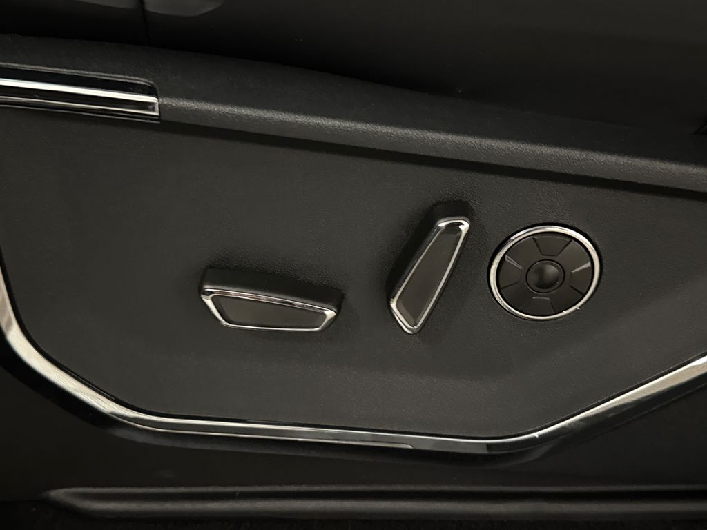 New 2026 White Ford Platinum image 28