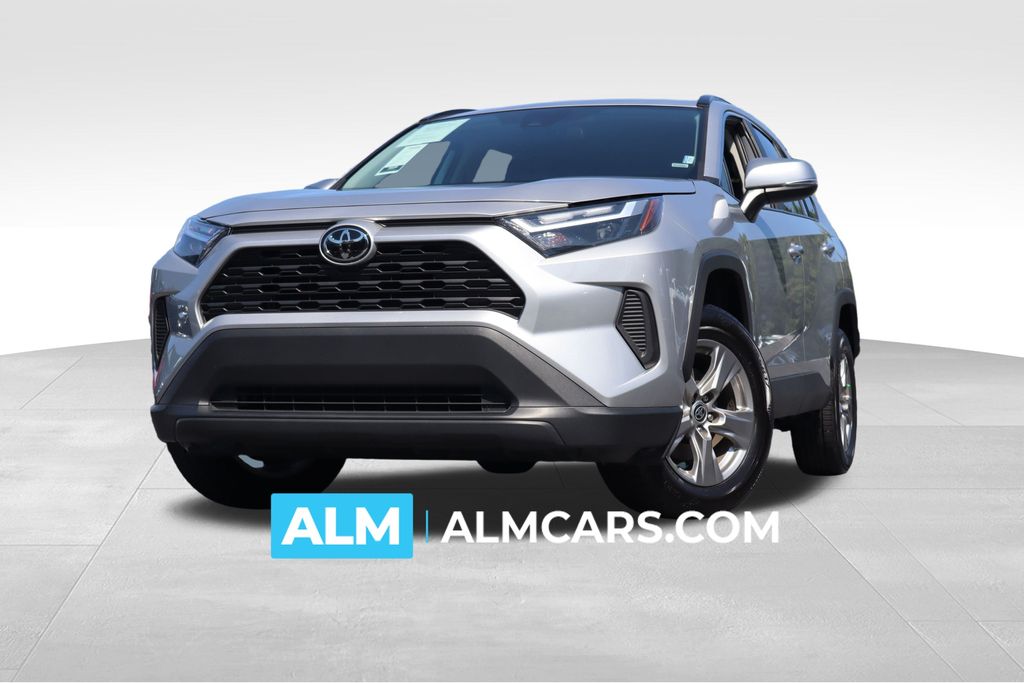 2024 Toyota RAV4 XLE's photo