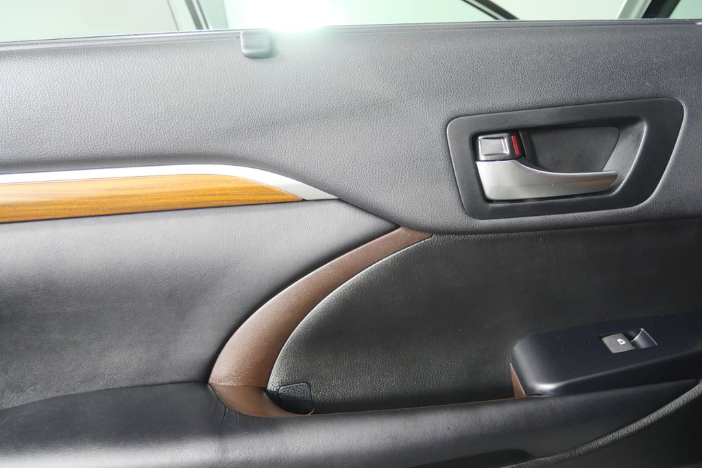 Thumbnail: 2019 Toyota Highlander - 13