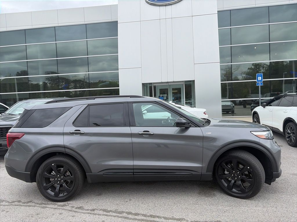 2023 Ford Explorer ST-Line