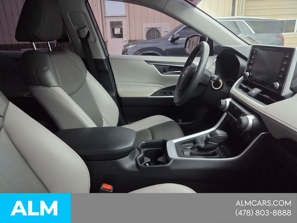 Used 2019 Green Toyota XLE image 17
