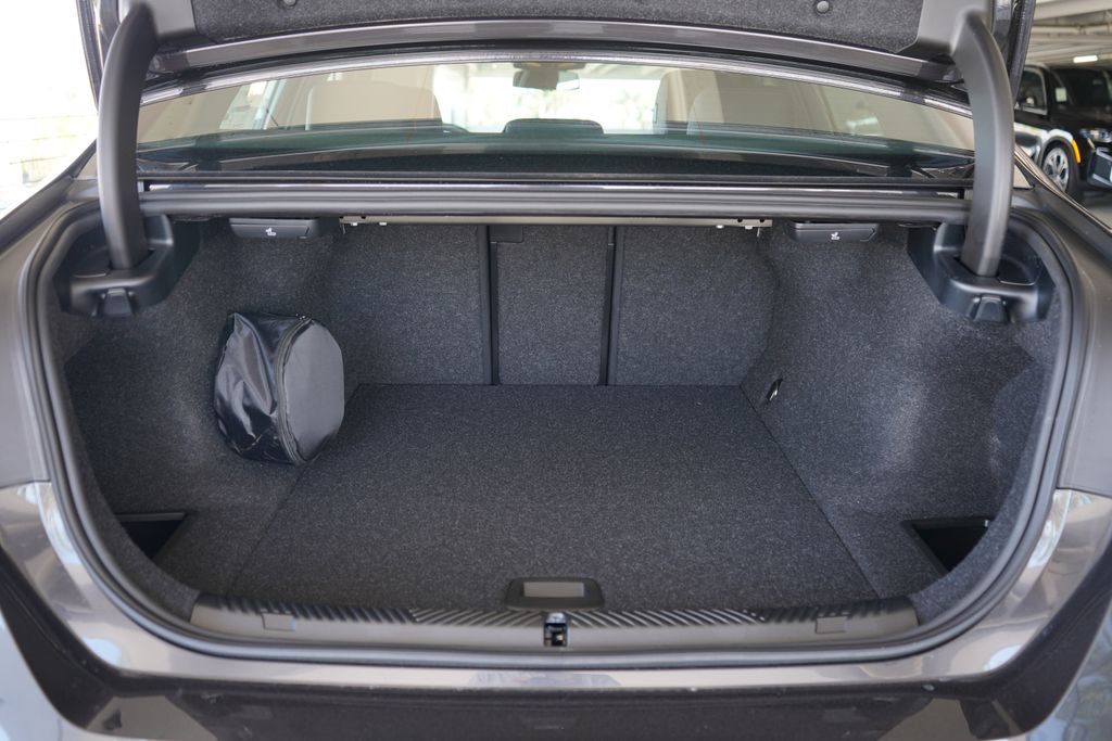 Thumbnail: 2026 BMW i5 - 21