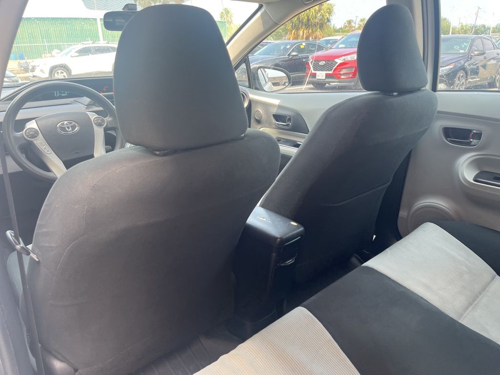 2014 Toyota Prius c Three 13