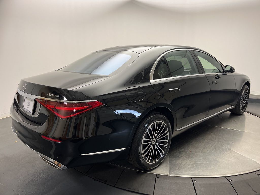 Thumbnail: 2025 Mercedes-Benz S-Class - 7