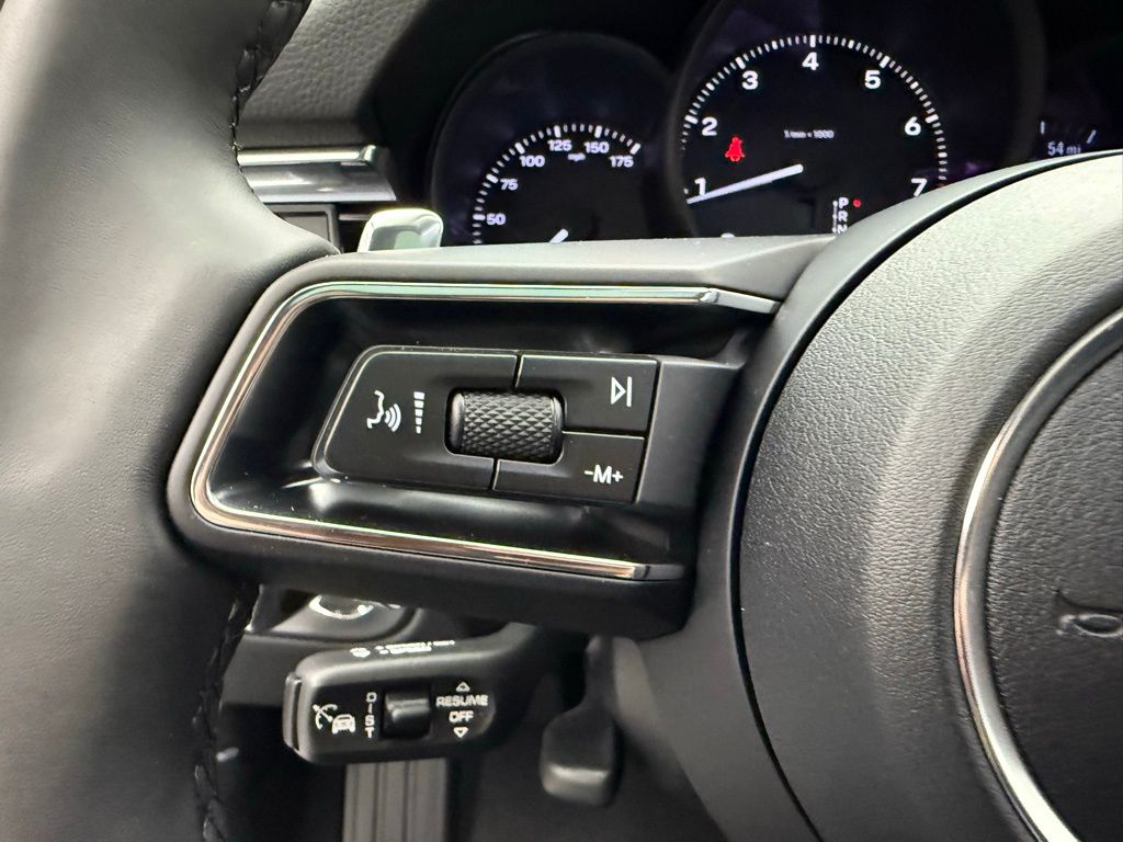 Thumbnail: 2026 Porsche Macan - 12