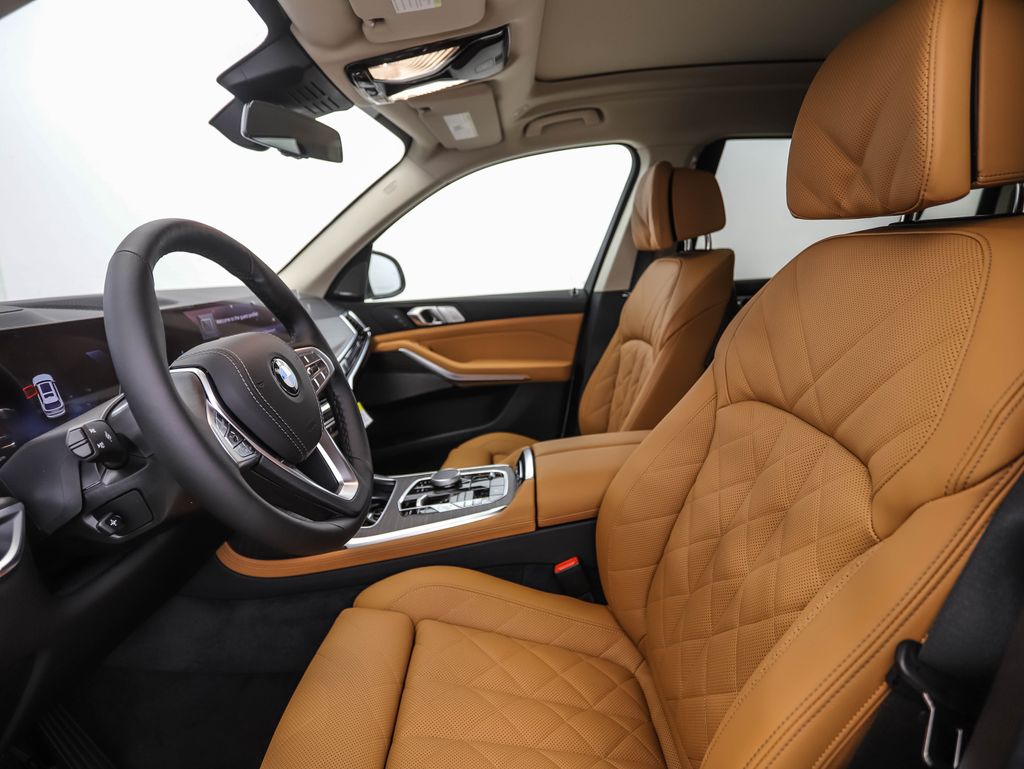 Thumbnail: 2026 BMW X7 - 12