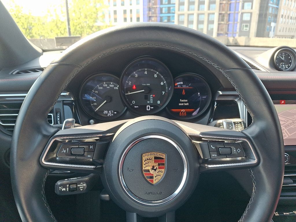 Thumbnail: 2023 Porsche Macan - 21