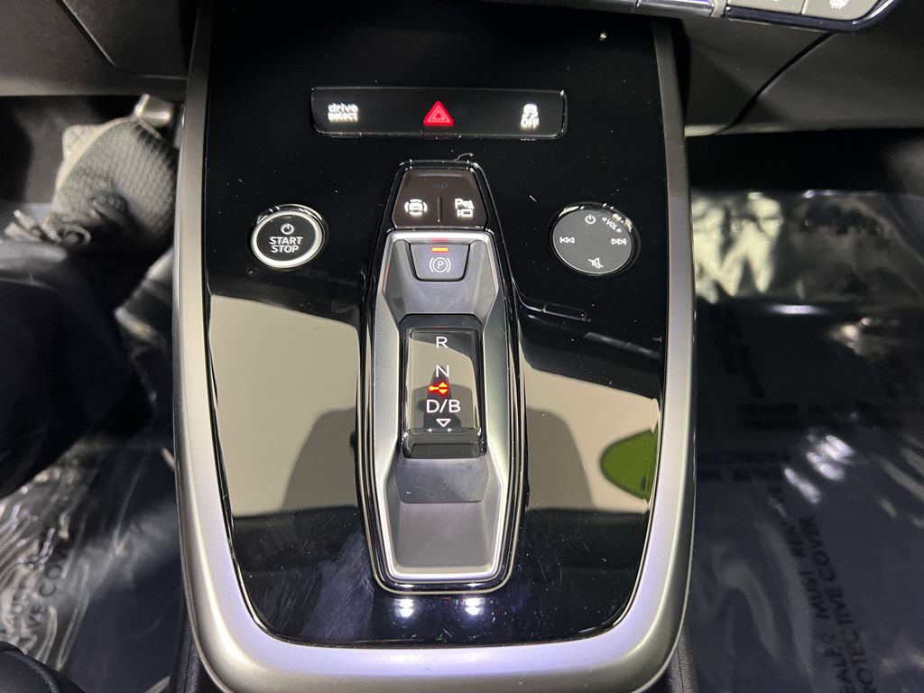 Thumbnail: 2023 Audi Q4 e-tron - 23