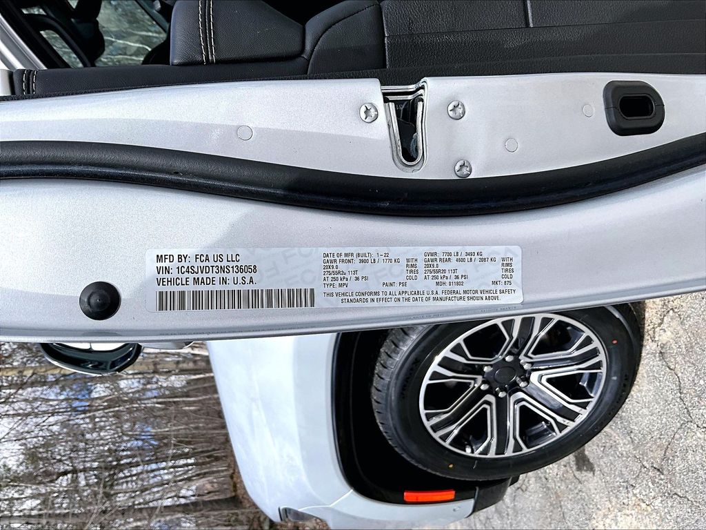 2022 Jeep Wagoneer — photo 36