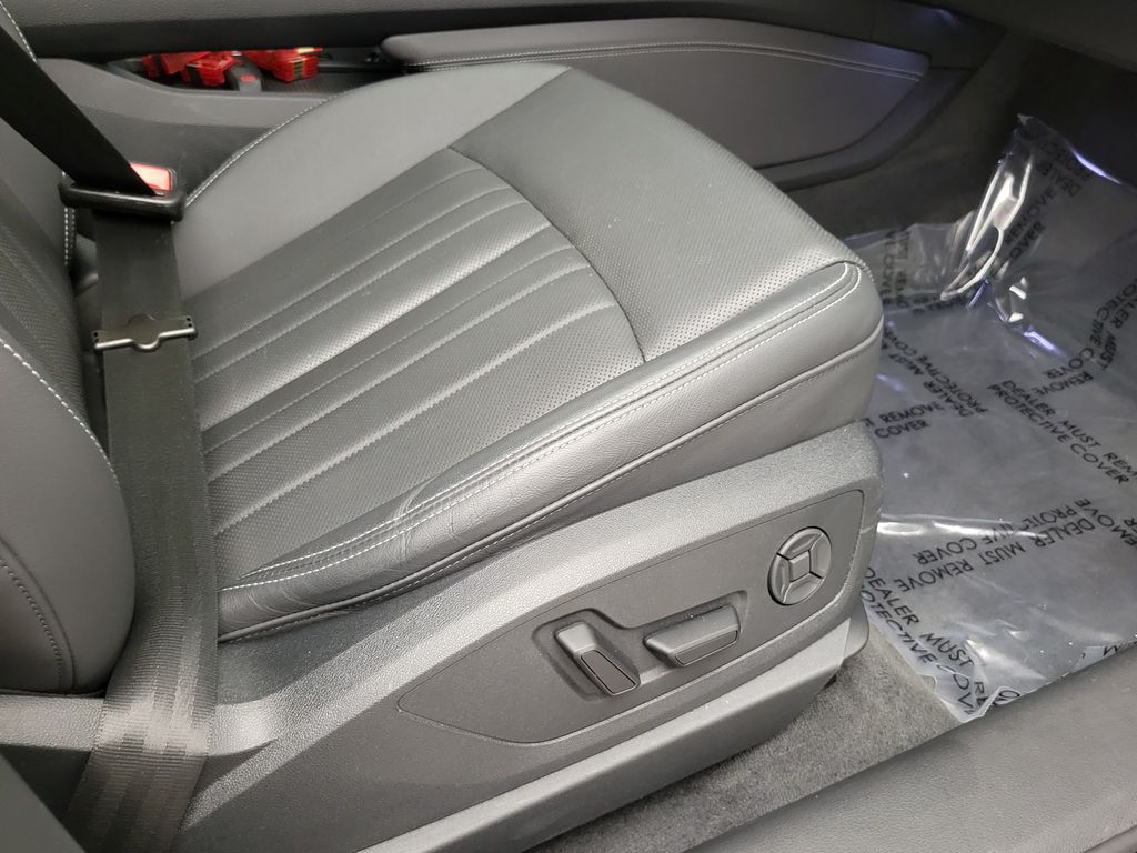 Thumbnail: 2023 Audi e-tron - 9