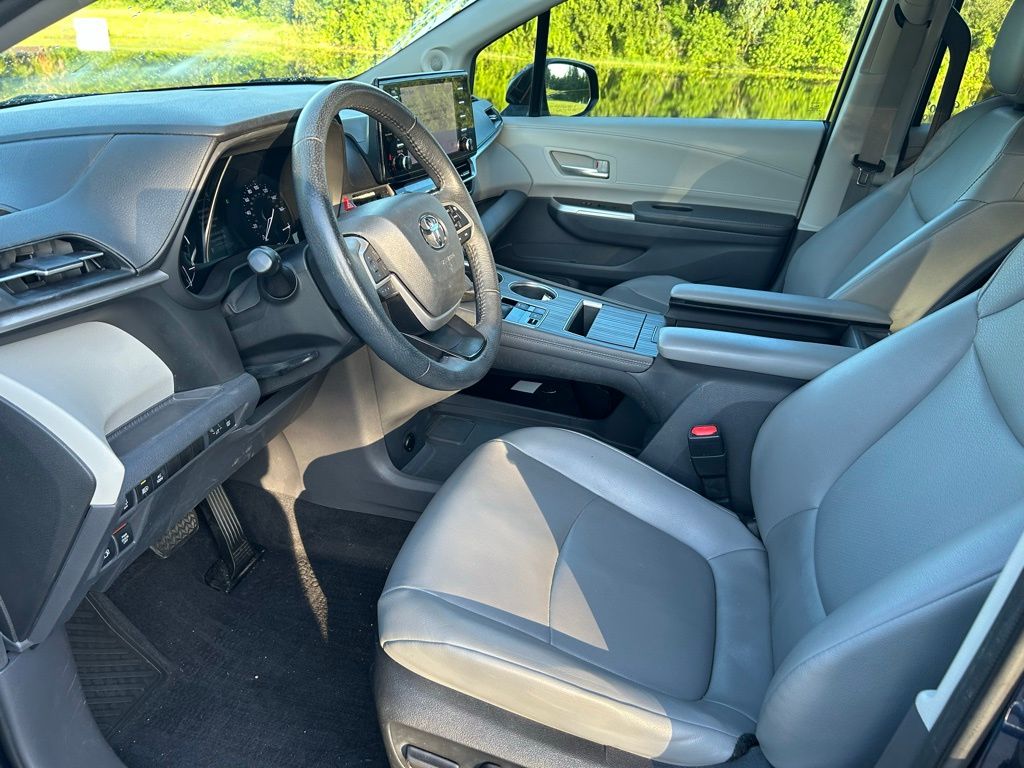 Thumbnail: 2022 Toyota Sienna - 14