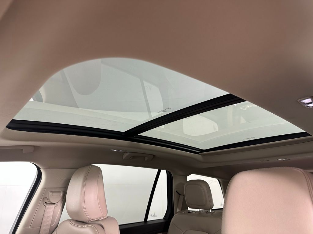 Thumbnail: 2022 Lincoln Aviator - 24