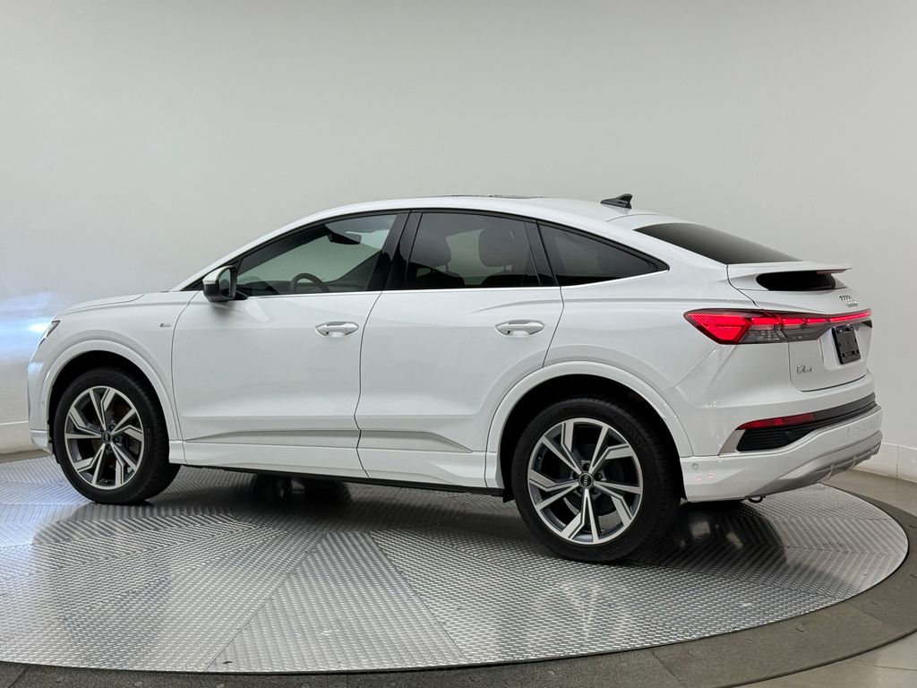 Thumbnail: 2023 Audi Q4 e-tron - 11