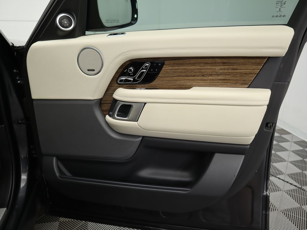 Thumbnail: 2022 Land Rover Range Rover - 25