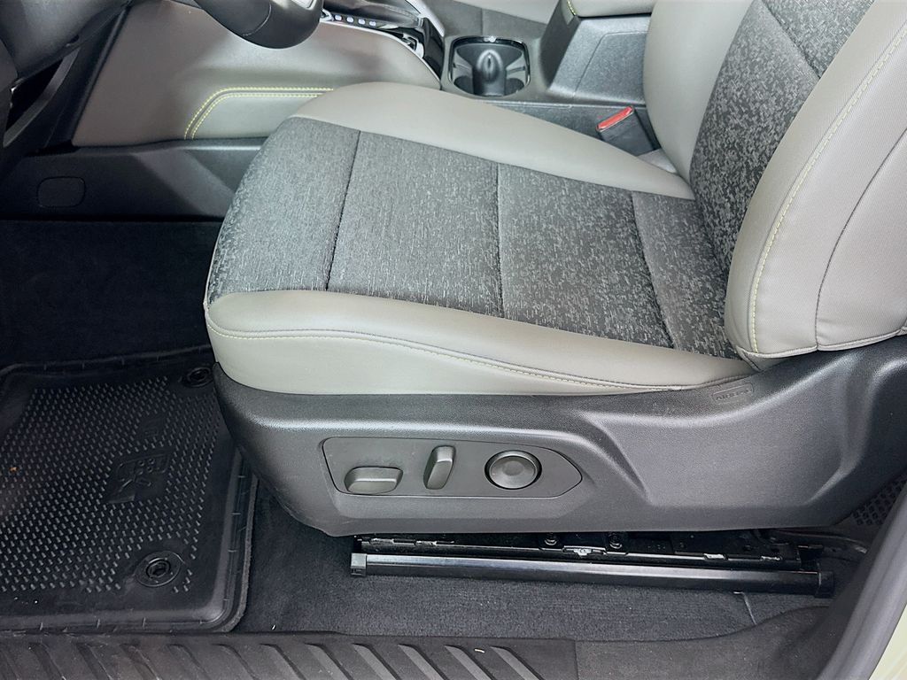 Thumbnail: 2024 Chevrolet Colorado - 20