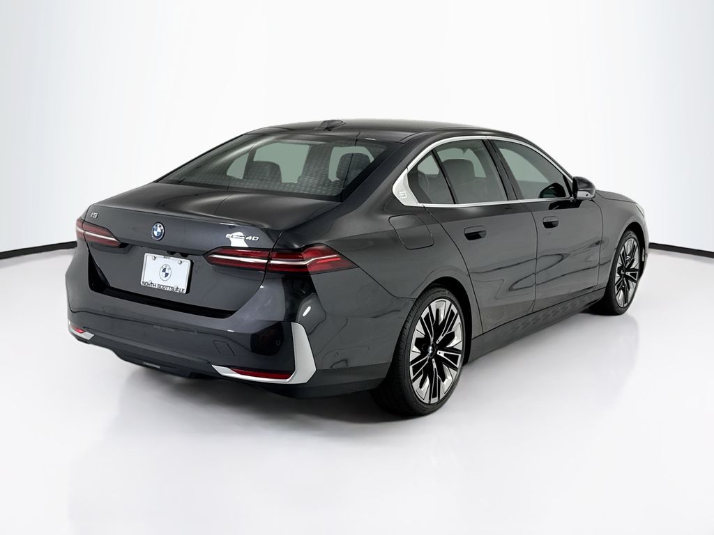 Thumbnail: 2026 BMW i5 - 5