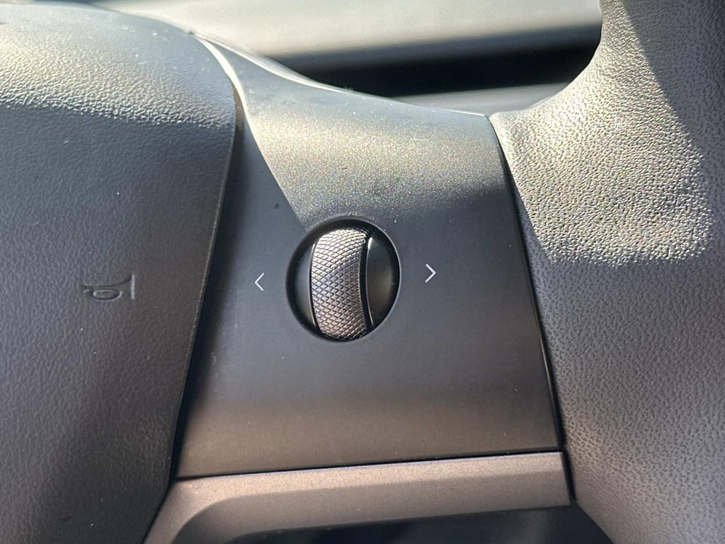 Thumbnail: 2023 Tesla Model 3 - 26