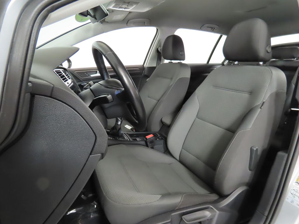Thumbnail: 2019 Volkswagen e-Golf - 29