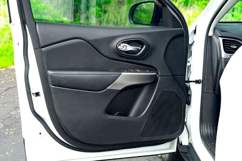 Used Car 2022 Jeep Cherokee  Latitude Lux For Sale Under $25,000 In Taylor, Texas