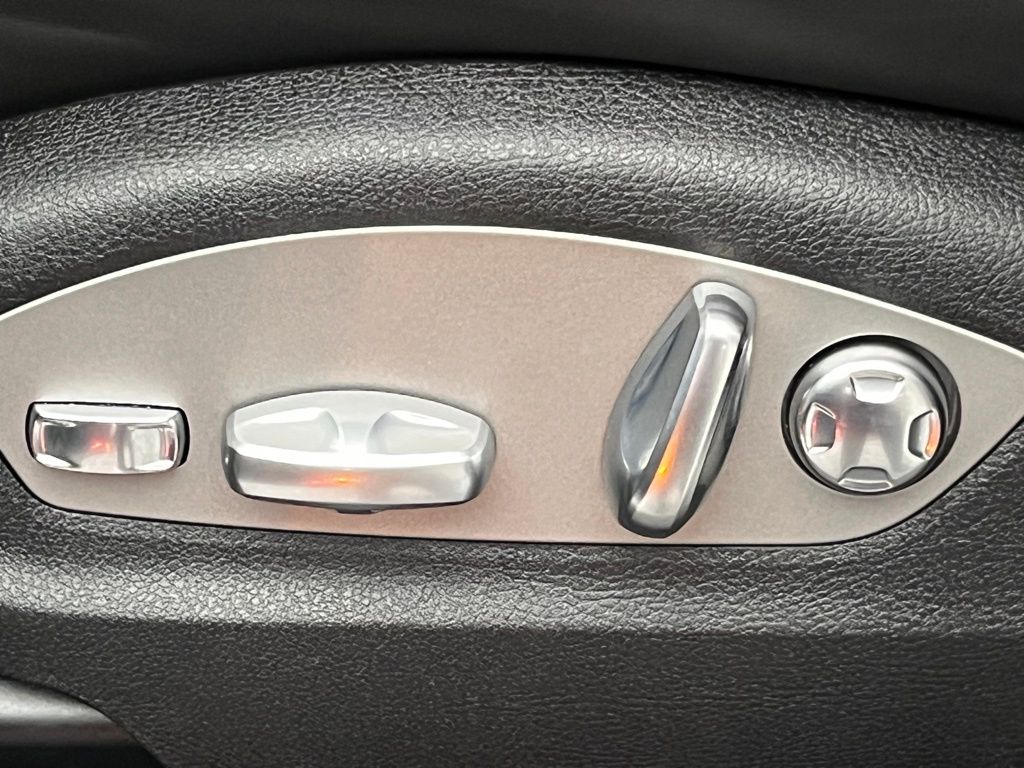 Thumbnail: 2025 Porsche Macan - 28