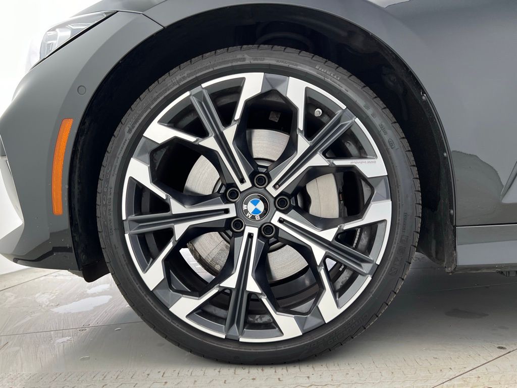 Thumbnail: 2025 BMW 3 Series - 6