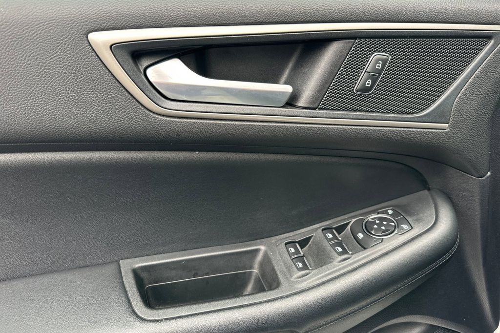2022 Ford Edge SEL photo