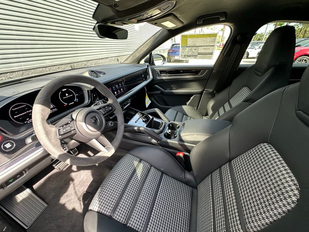 2026 Porsche Cayenne E-Hybrid Coupe Turbo photo 4