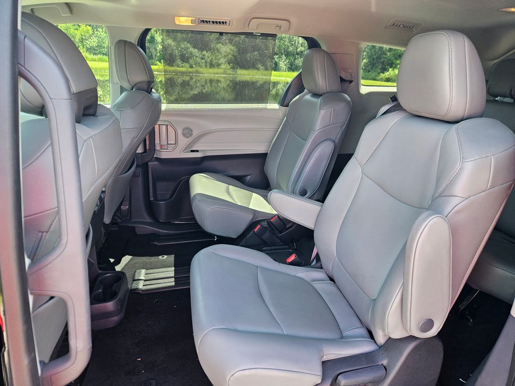 Thumbnail: 2024 Toyota Sienna - 14