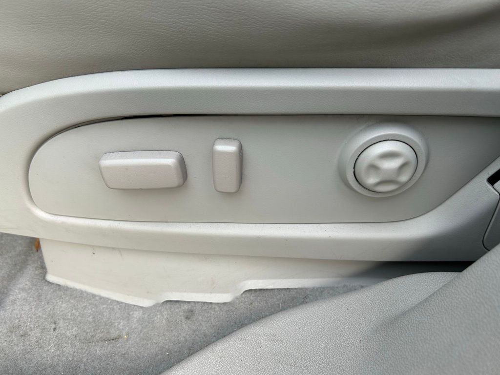 Thumbnail: 2008 Buick Enclave - 16