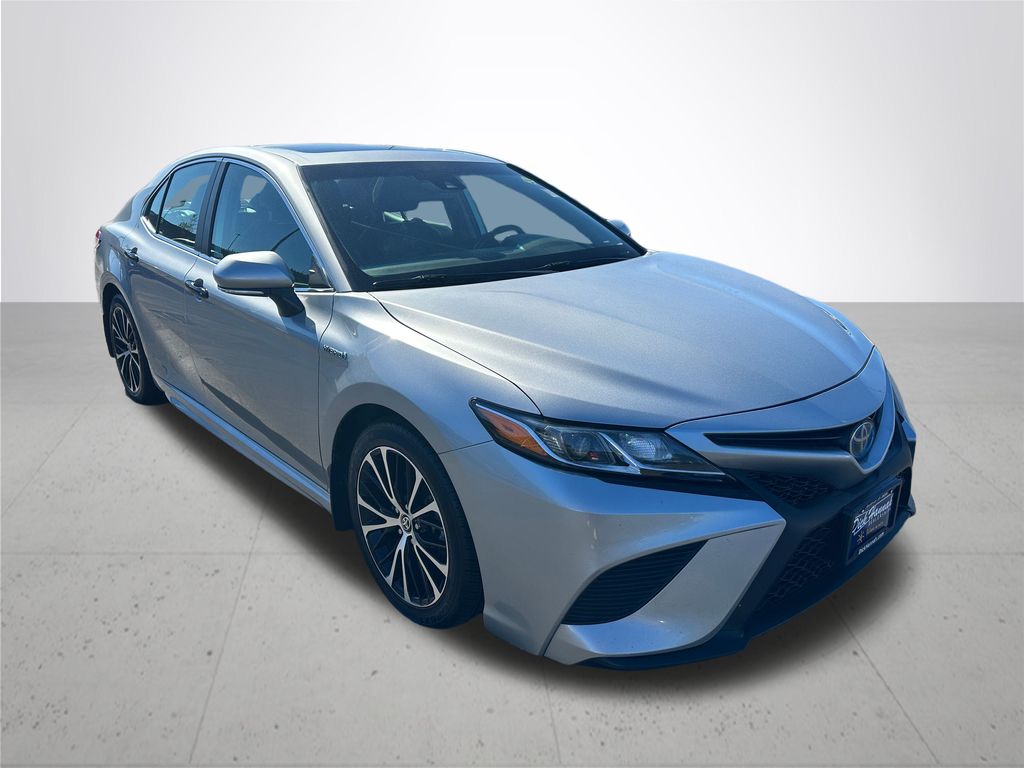 Used 2020 Toyota Camry SE with VIN 4T1J31AK4LU533320 for sale in Gladstone, OR