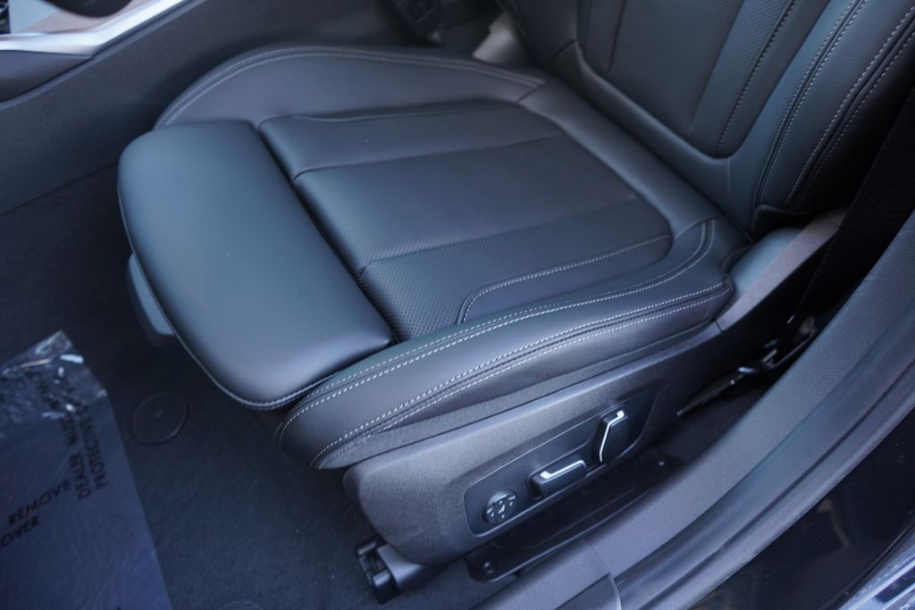 Thumbnail: 2025 BMW 3 Series - 10