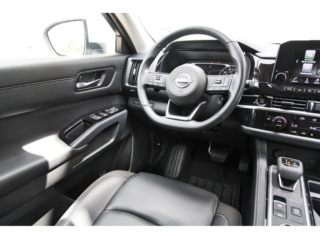 2025 Nissan Pathfinder SL - 7