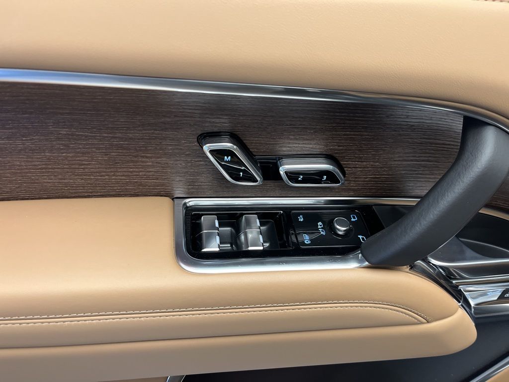 Thumbnail: 2025 Land Rover Range Rover - 12