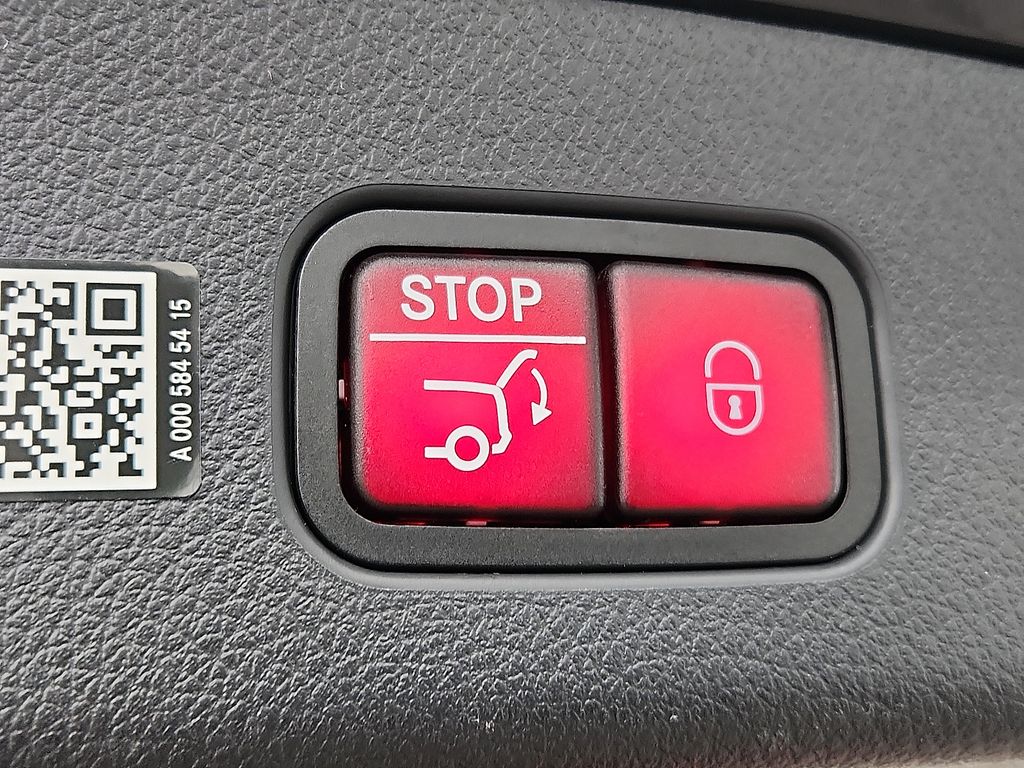 Thumbnail: 2025 Mercedes-Benz GLC - 28