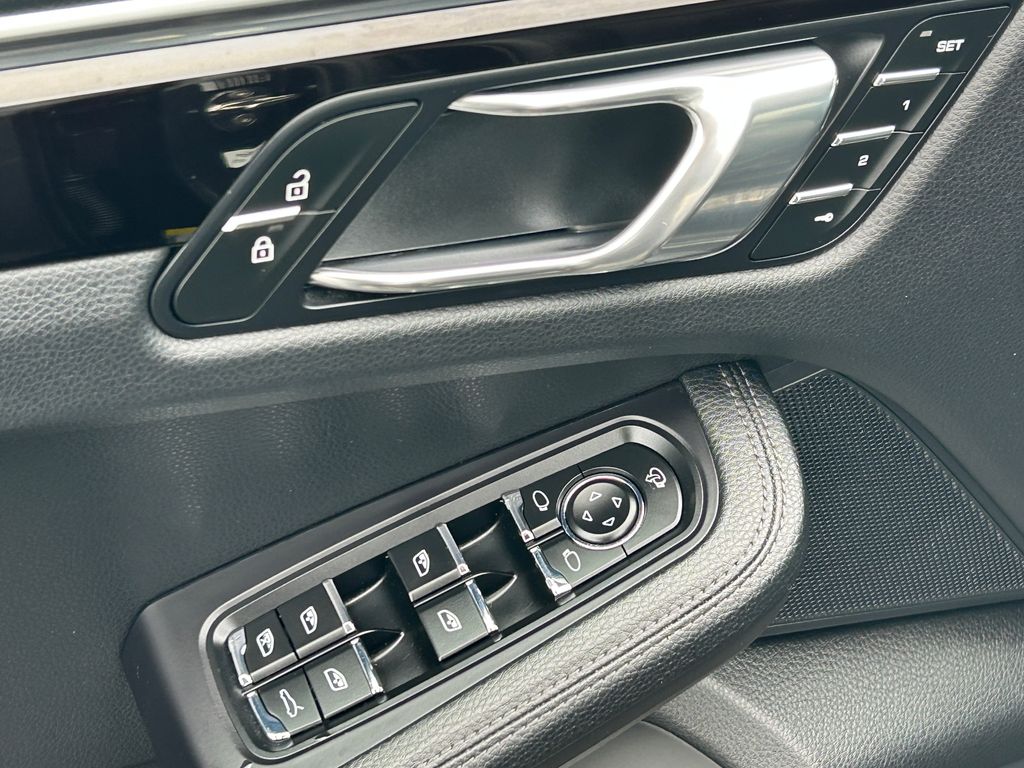 Thumbnail: 2023 Porsche Macan - 12