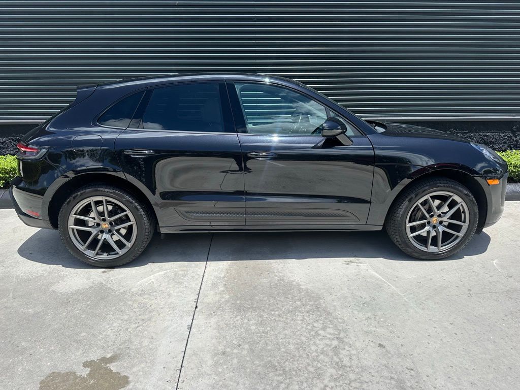 Thumbnail: 2023 Porsche Macan - 10