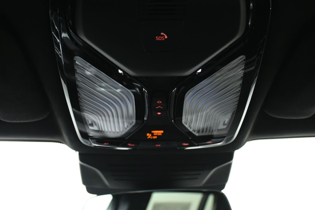 Thumbnail: 2026 BMW X7 - 21