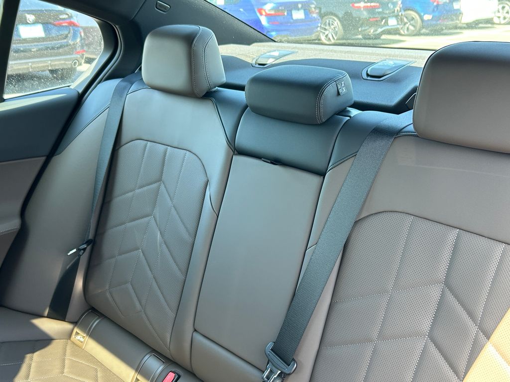 2025 BMW i5 eDrive40 30