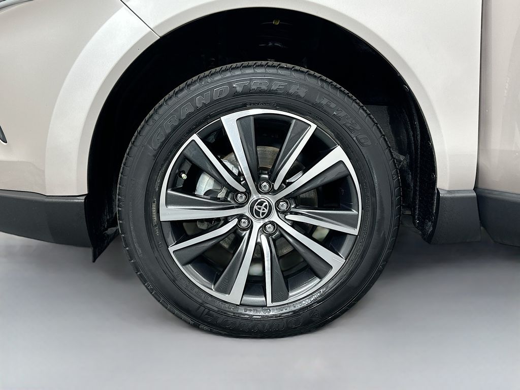 Thumbnail: 2023 Toyota Venza - 30